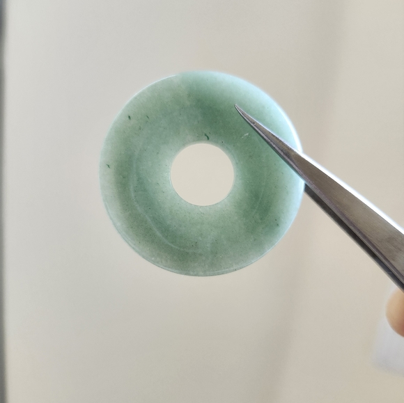 Round Jade pendent - Picture 5 of 6